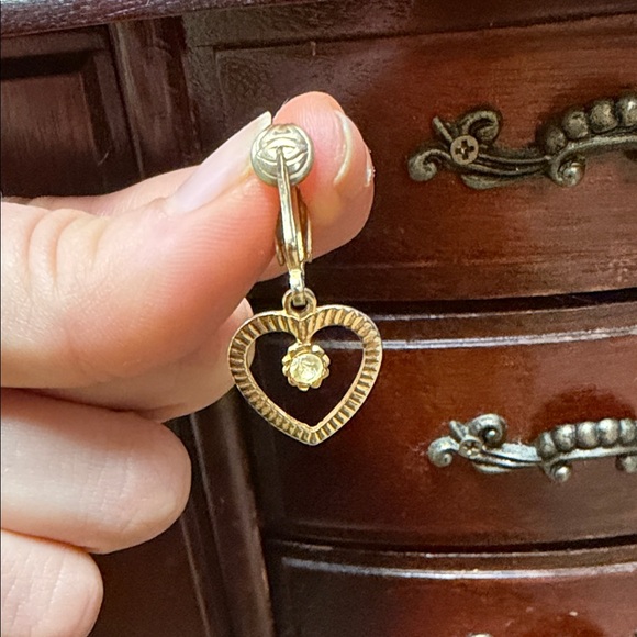 Vintage Jewelry - Vintage Gold Heart Drop clip on Earrings